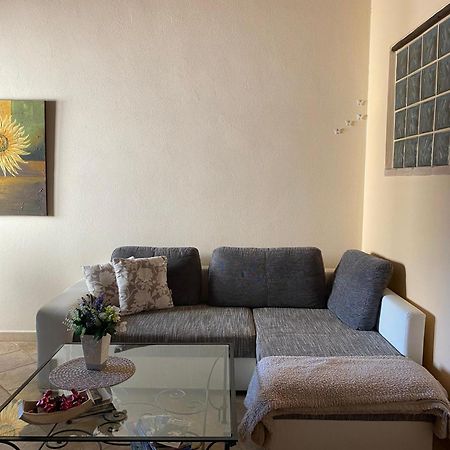 Alex'S Apartment Iglesias Exterior photo